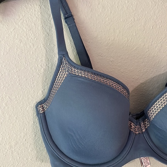 Victoria’s Secret Body by Victoria blue lined demi size 32DD - Picture 2 of 6